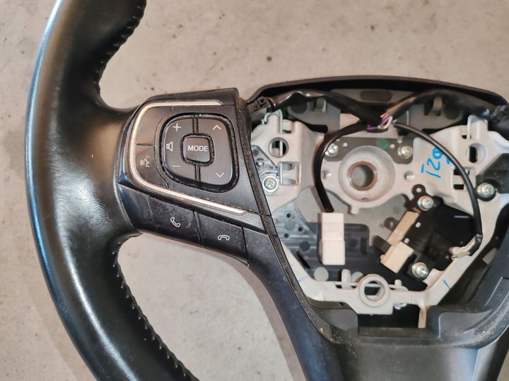 фото №10, Руль кожаный красивая t27 рестайлинг avensis t29 15-