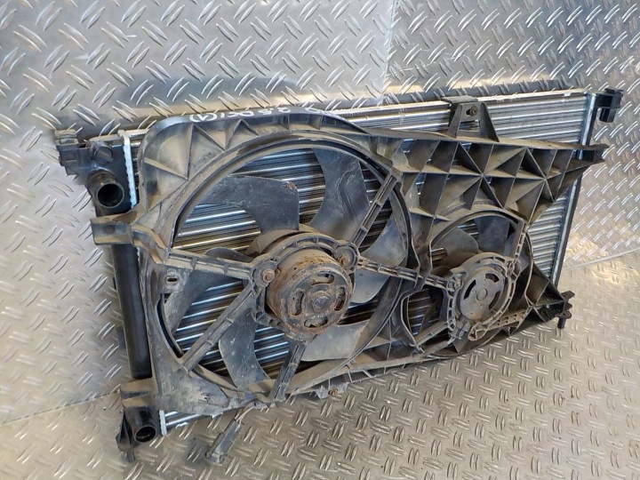 фото №6, Vivaro 2.5 dci 03-08 радіатор комплект