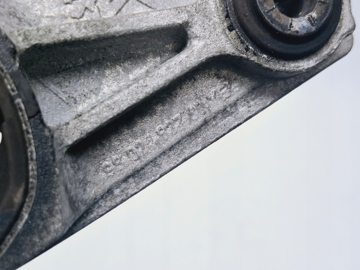 фото №4, Подушка лапи двигуна нижня 1.5 блакитний citroen c4 cactus #8639