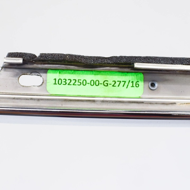 фото №7, Tesla модель x 2016 правая сторона планка / прокладка стёкла дверь задних