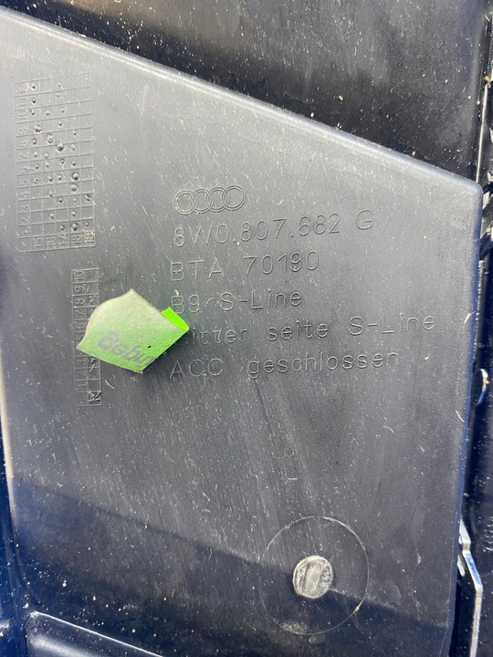 фото №10, Audi a4 b9 решітка бампера права 8w0807682g