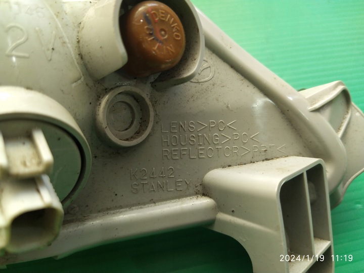 фото №12, Галоген правые поворотник mazda 3 stanley w1145 / k2442