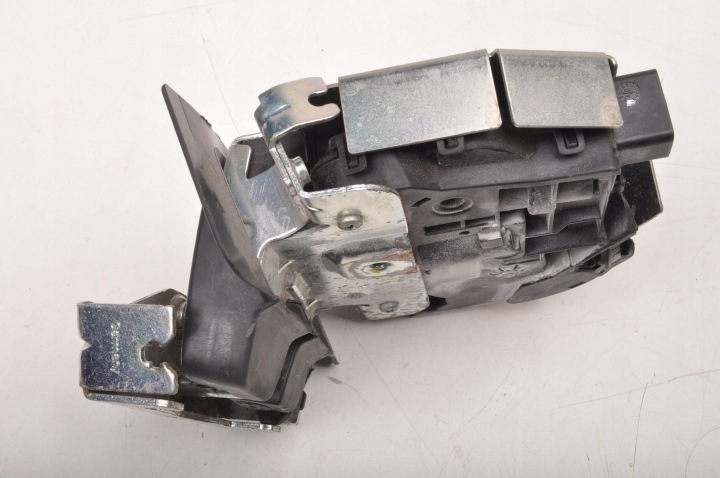 фото №7, Volvo v70 iii xc70 ii замок багажника крышки 31276954 универсал