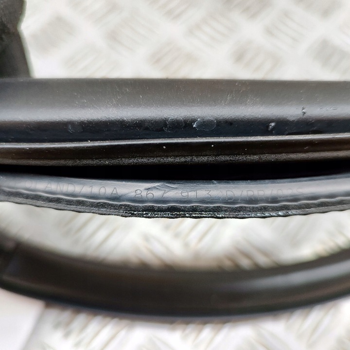 фото №6, Cupra born 2023 левая сторона резиновая прокладка дверь задних