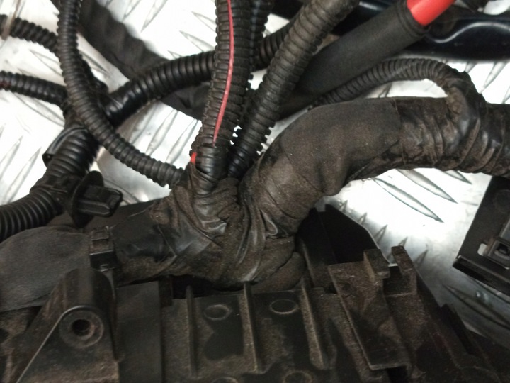 фото №16, Volvo xc90 установка жгут двигателя корпус предохранителей 32200114