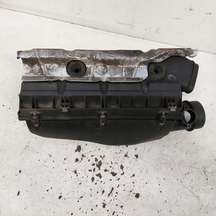 фото №8, Mercedes w202 3,2 корпус фільтра повітря a6130900501 a6130900701