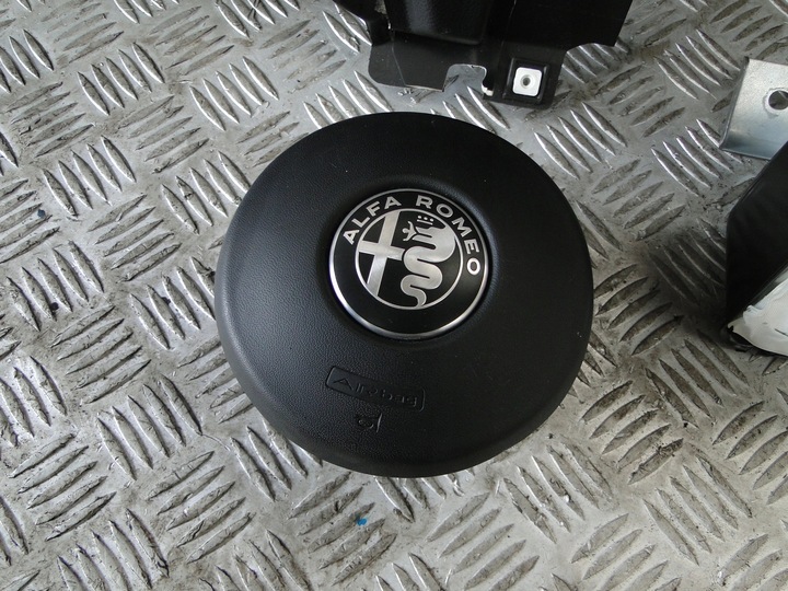 фото №10, Панель консоль подушка безпеки шкіра alfa romeo stelvio 2019 pogryziona
