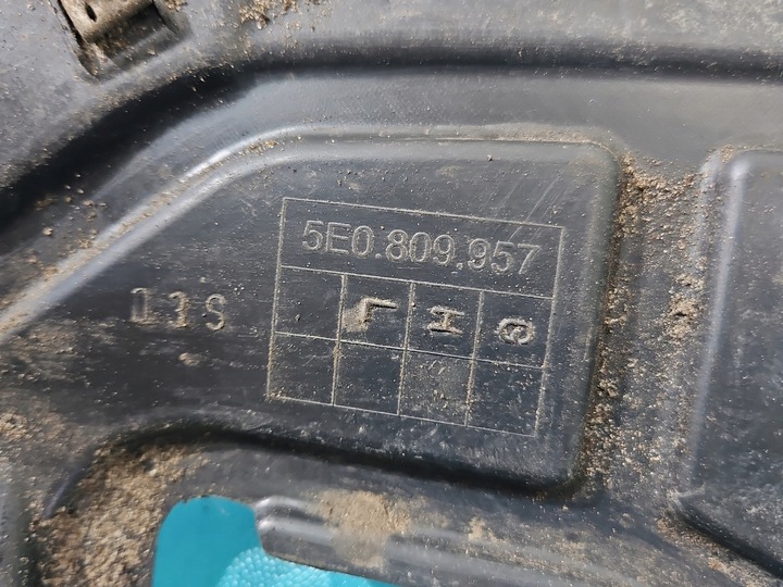 фото №8, Підкрилок перед ліві skoda octavia iii 5e0809957