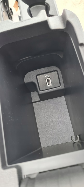 фото №9, Ford fiesta mk8 підлокітник шкіра блютуз oem