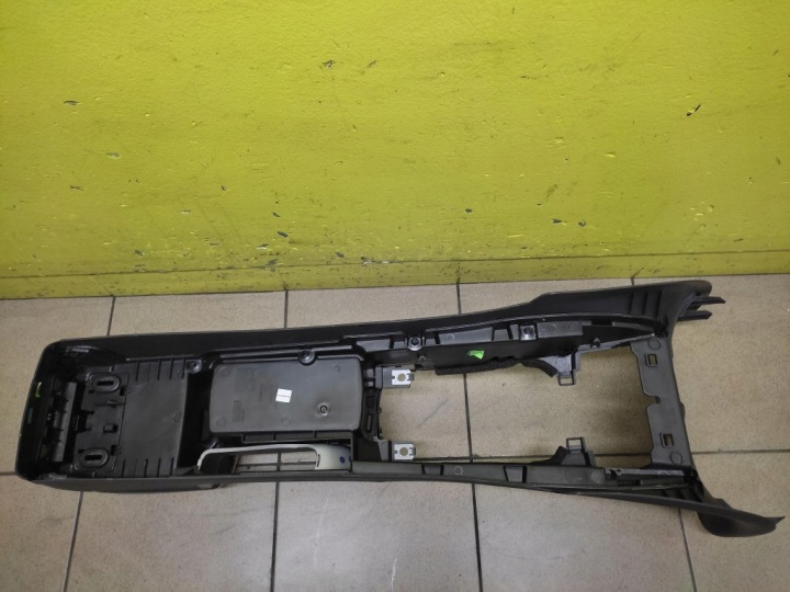 фото №11, Volvo s40 ii туннель средний подлокотник 8687407