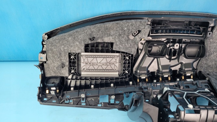 фото №12, Mercedes w206 c220 21r торпедо роздавальна консоль капот a2066800501