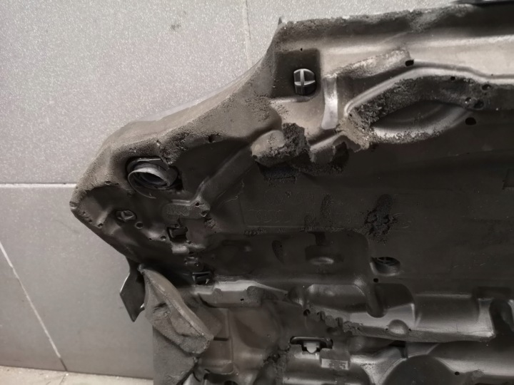 фото №8, Захист двигуна верхня audi a3 8p рестайлінг 03l103925a