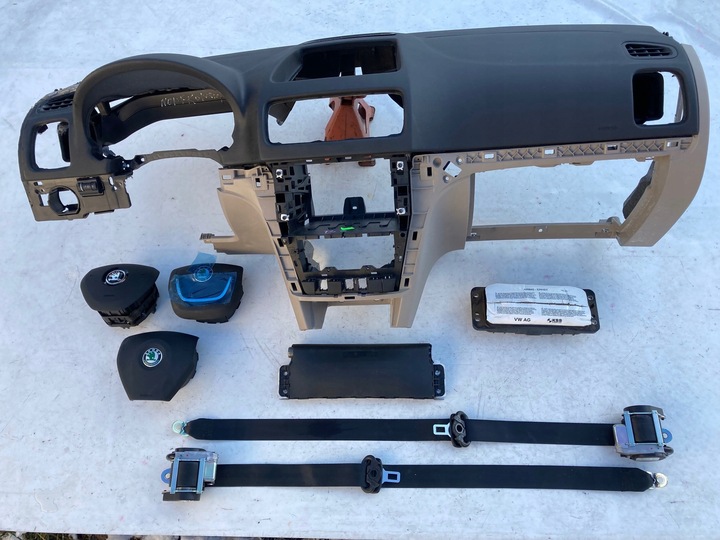 фото №1, Skoda yeti beż панель капот консоль подушки ремені