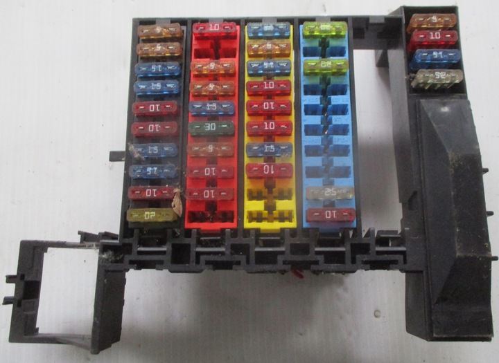 фото №1, Audi a8 d2 2.8apr коробка запобіжників 4d0941824