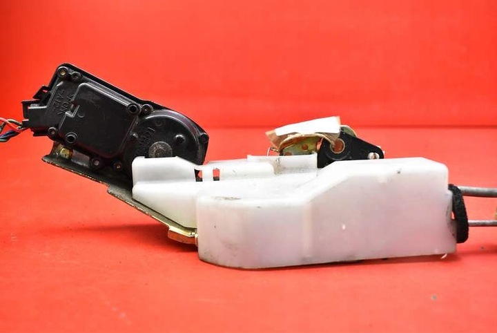 фото №1, Замок двері лівий перед переднє eu mazda demio 99-07