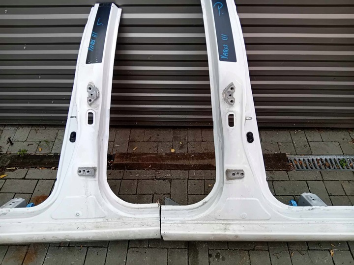 фото №6, Toyota yaris iii порог правые стойка 2015r