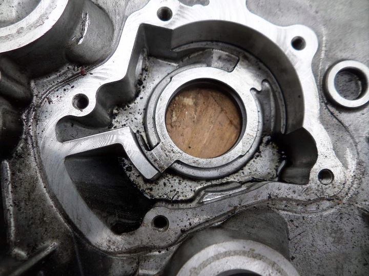 фото №5, Кришка корпус розподільний вал кришка toyota yaris 1.4 d4d 1nd 1