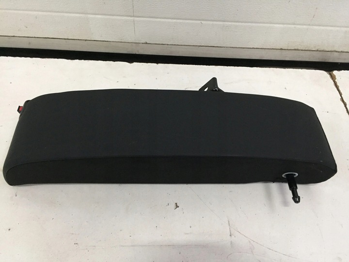 фото №1, Mercedes c w205 купе 2019 amg подлокотник зад