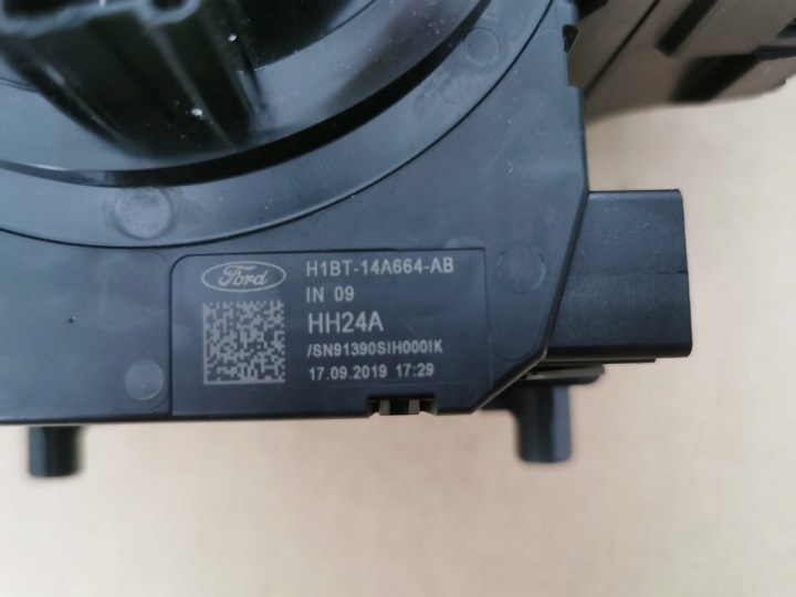 фото №8, Ford fiesta mk8 17-21- перемикачі підкермові важелі кермо h1bt-14a664-ab