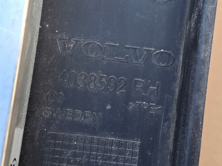 фото №10, Volvo fh4 спойлер pod бампер правые з резиновая накладка накладка оригинал 22245581