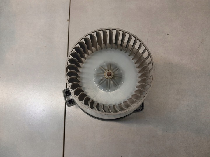 фото №3, Вентилятор воздуходувка toyota yaris i 1.0 194000-1210