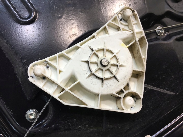 фото №8, Подъемник стекла левый зад discovery iii 994728