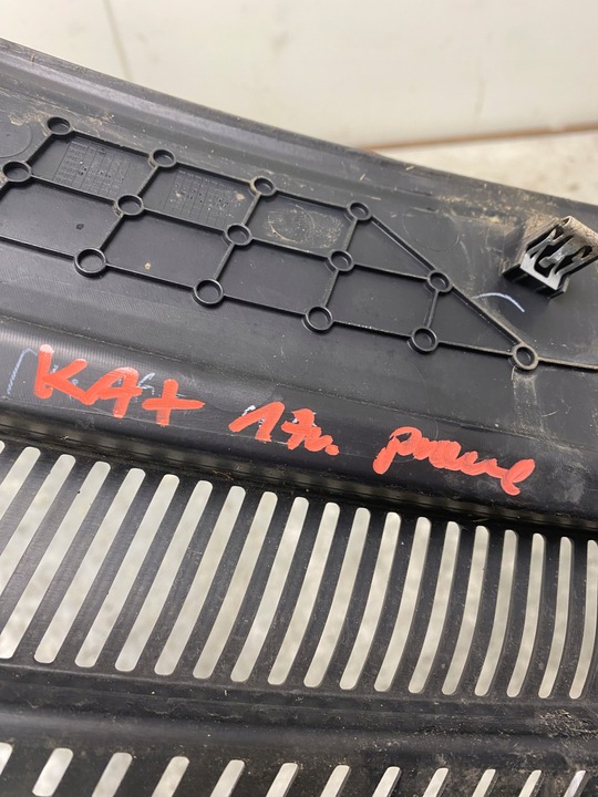 фото №9, Ford ka + plus 1.2 панель під лобовим склом праві верхній e4b5-a02216-af