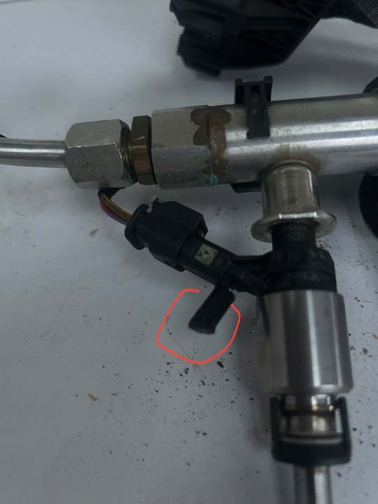 фото №7, Audi a4 b9 a6 q5 інжектор планка 2.0tfsi 06k133317aa