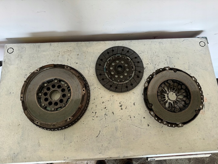 фото №1, Volvo v40 сцепление комплектные колесо двухмассовый диск прижим 2.0 d d4204t8