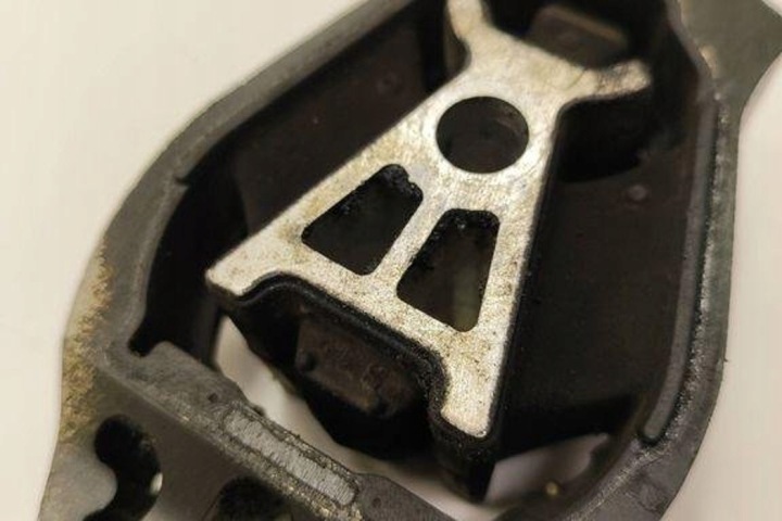 фото №7, Передняя подушка двигателя peugeot 308 ii 9805734780 1.56l дизель 2015