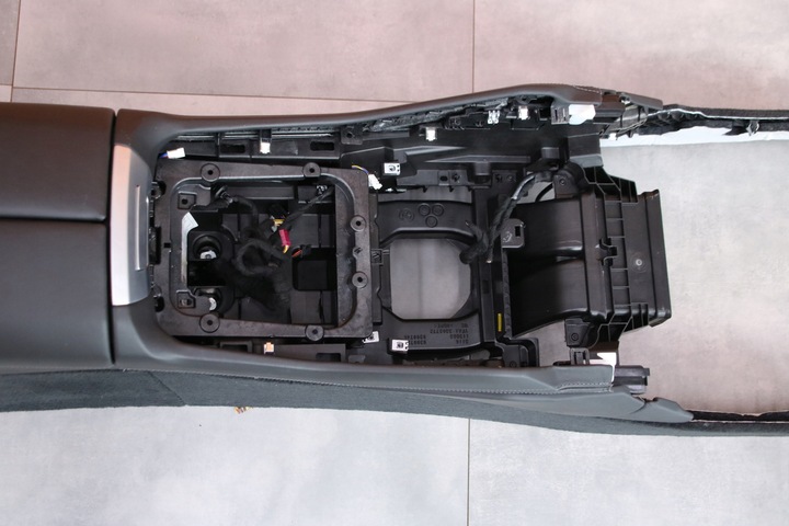 фото №11, Bmw x8 xm g09 туннель средний подлокотник чёрный кожа merino 5a5c613