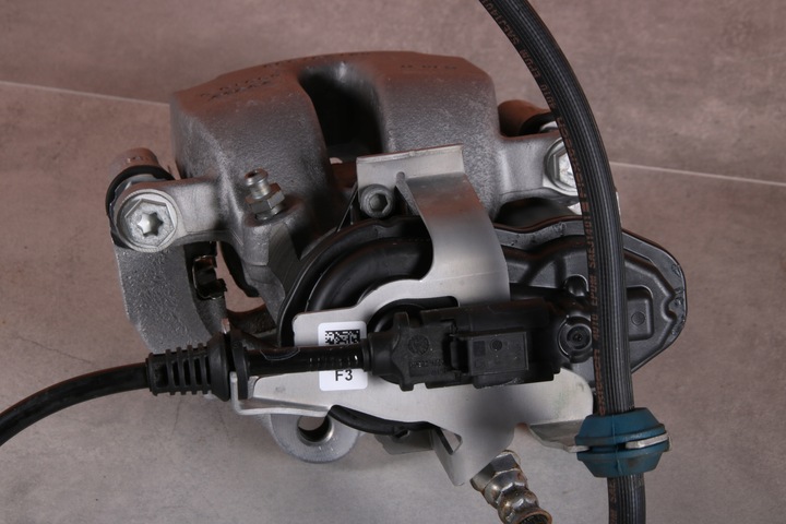 фото №7, Bmw g01 g30 g31 супорт гальмівний лівий задній зад 6870575 42/20/330 15 km !!!