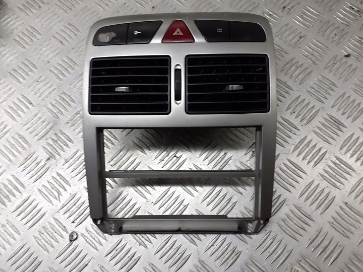 фото №1, Консоль средняя peugeot 307 9634505077