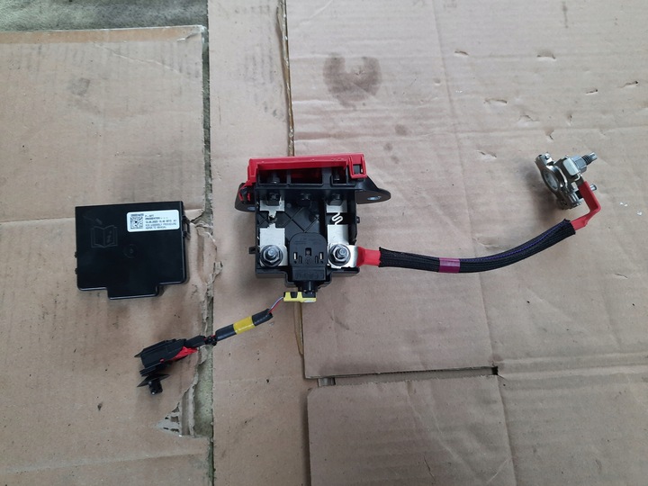 фото №1, Renault austral 1.2 e-tech патрон / заряд клема піротехнічна