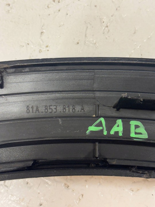 фото №11, Audi q2 - 2016 сторона правая планка крыльев заднего 81a853818a