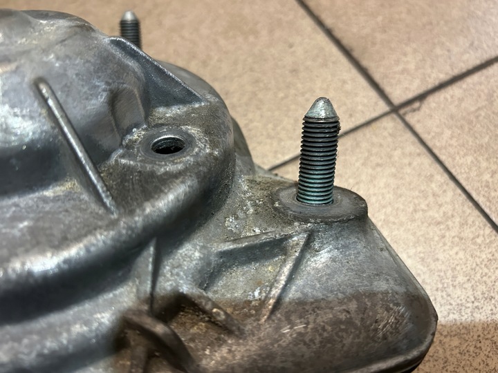 фото №3, Крепление амортизатора правые перед audi a8 d2 рестайлинг