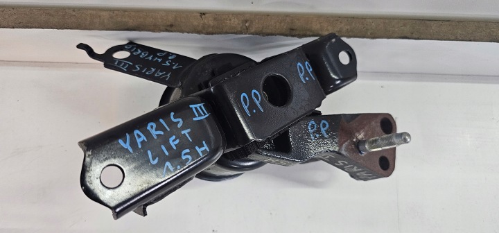 фото №13, Toyota yaris iii рестайлінг 17-20r 1.5h кронштейн подушка двигуна fcd500 w3 160218