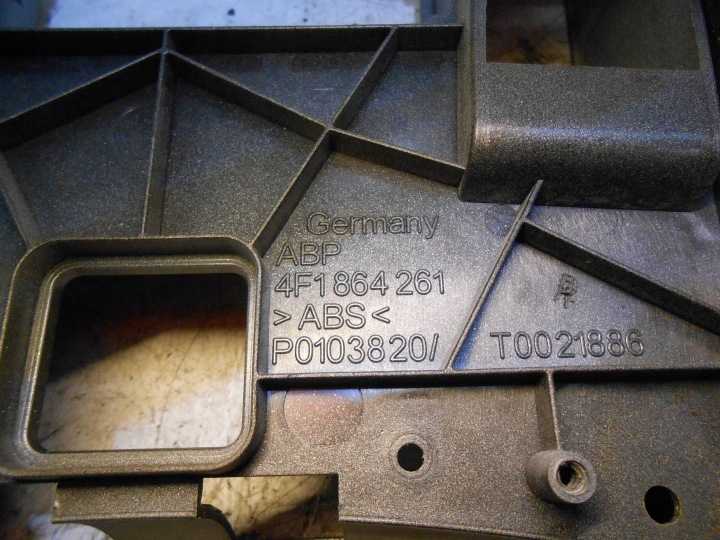 фото №10, Audi a6 c6 панель туннеля среднего молдинг хром 4f1864261