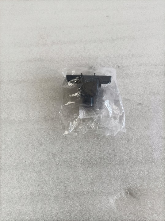 фото №1, Audi a4 b9 заглушка камеры 8w0853593