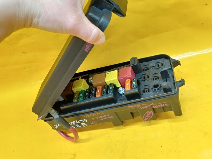 фото №12, Коробка предохранителей signum 3,2b v6 13112921