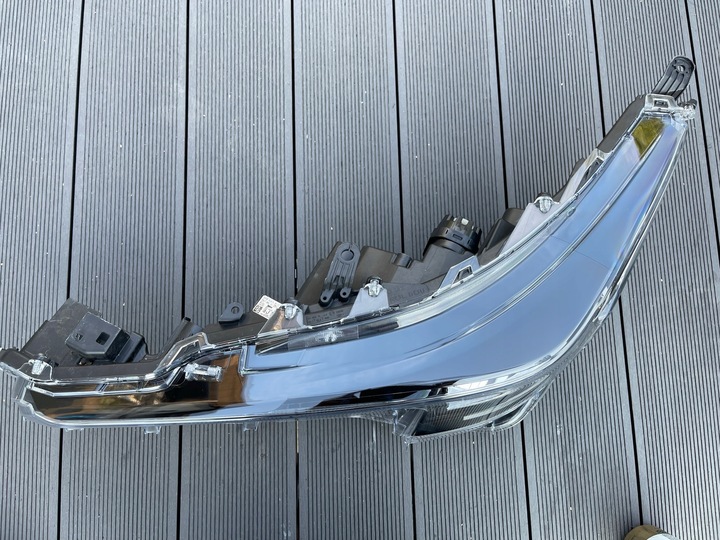 фото №14, Toyota corolla e21 лампа led ліва права комплект 8111002s60 8111502s60