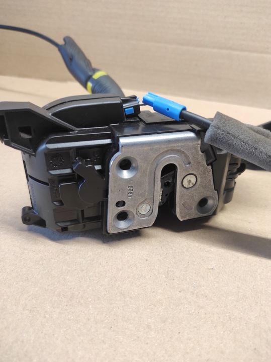 фото №3, Замок дверь левый перед renault laguna iii 4 pin 805010004r