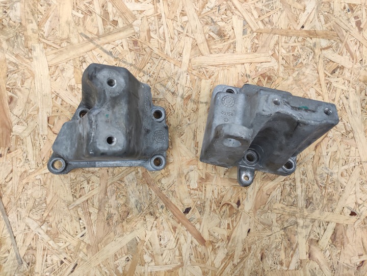 фото №1, Chrysler 300c лапи двигуна кронштейн 04726022ab