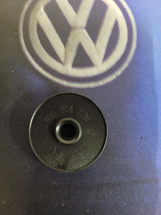 фото №3, Новий оригінал кліпса покриття підлоги vw seat 97-06 оригінальний номер 3b0864229a
