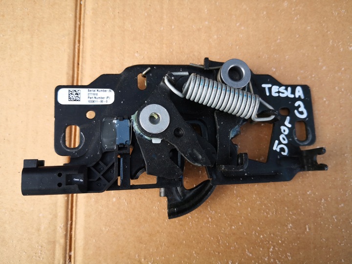 фото №1, Tesla 3 замок капота 1033011-00-g