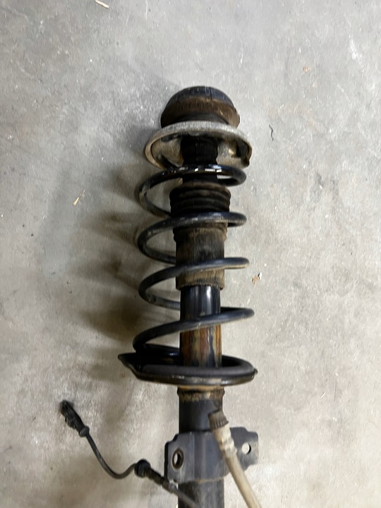 фото №8, Ножка амортизатор поворотный кулак перед правый dacia duster ii 2wd рестайлинг 1.0 tce