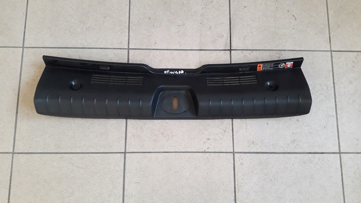 фото №1, Kia stinger 17- защита накладка ремня зад багажника