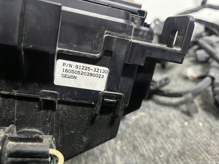 фото №13, Hyundai i40 коробка предохранителей установка оригинал