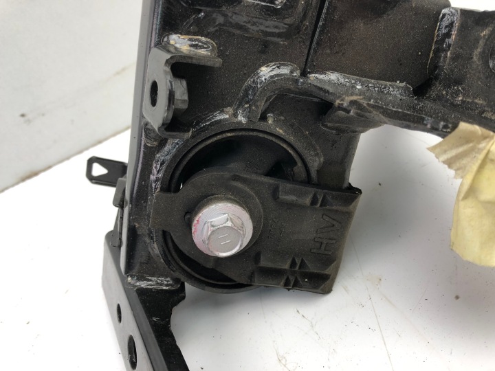 фото №4, Toyota yaris iii 1.5 гібрид кронштейн подушка коробки