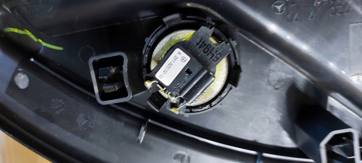 фото №6, Mercedes ml w164 треугольник заглушка динамик дверь